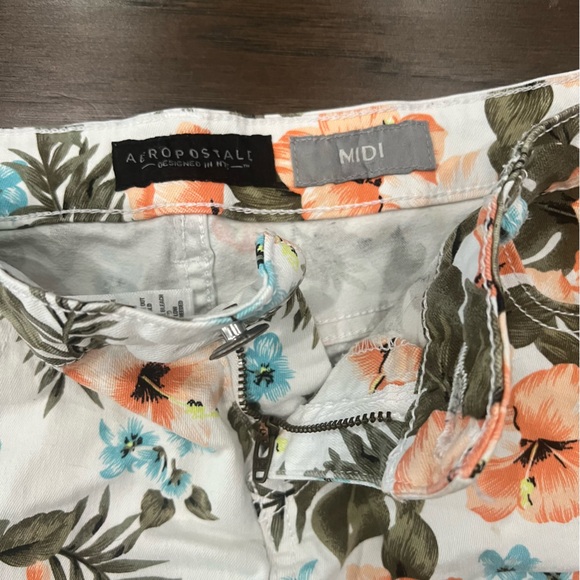 Aeropostale Floral Midi Shorts - Picture 6 of 9